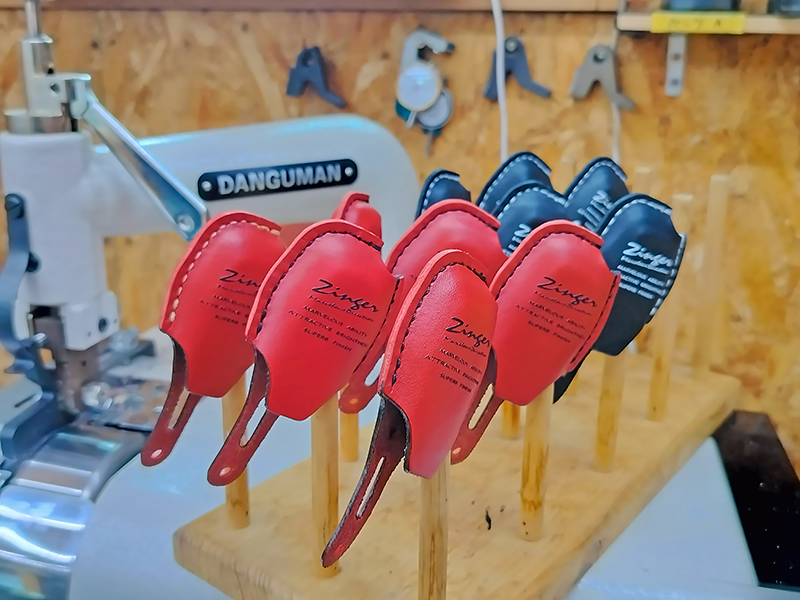 Zingerさんと共に創る、上質な革製品。