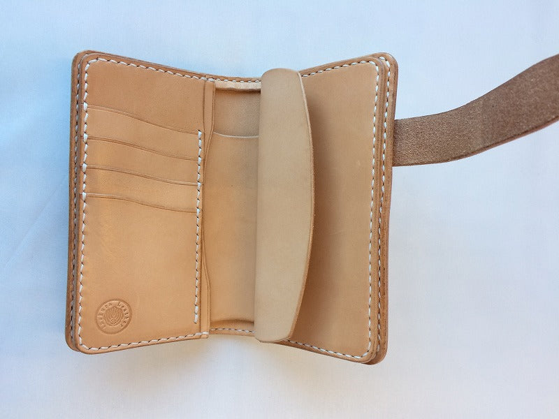 middle wallet